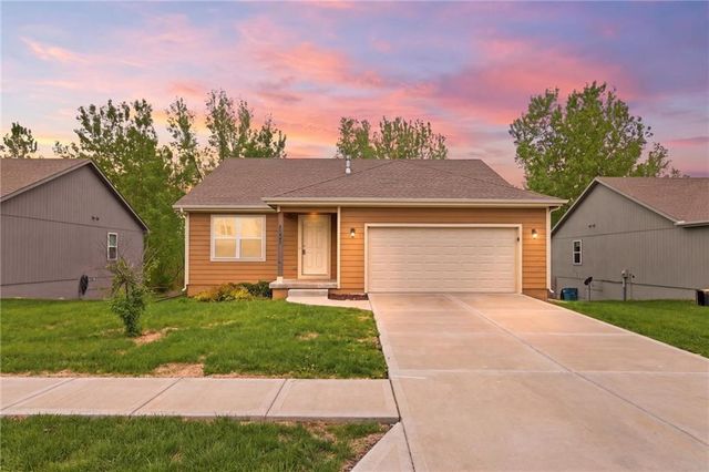 21407 W 216th Street, Spring Hill, KS 66083