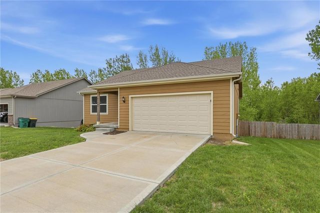 21407 W 216th Street, Spring Hill, KS 66083