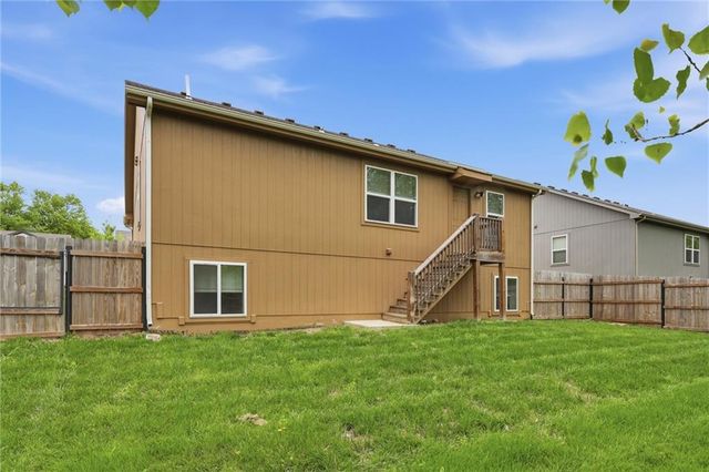 21407 W 216th Street, Spring Hill, KS 66083
