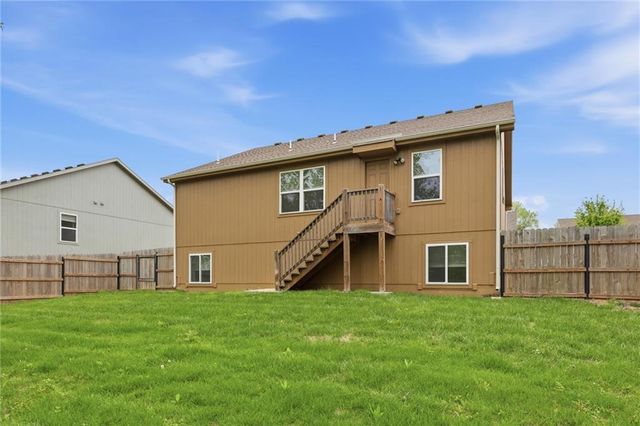 21407 W 216th Street, Spring Hill, KS 66083