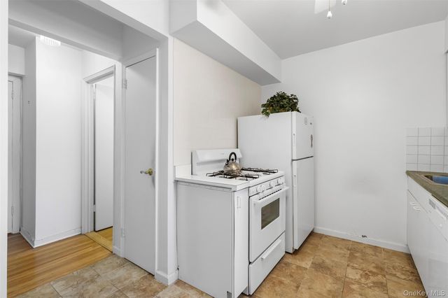 120 East Hartsdale Avenue 3Q, Hartsdale, NY 10530