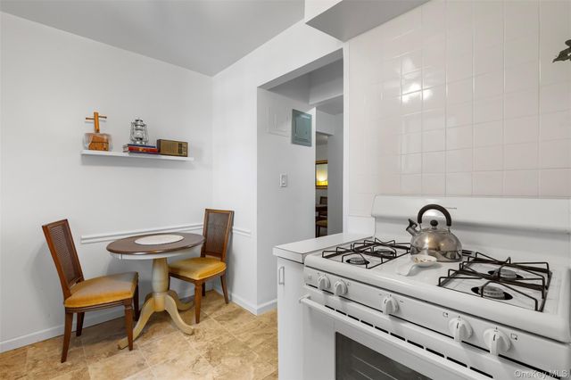 120 East Hartsdale Avenue 3Q, Hartsdale, NY 10530