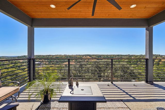 2587 Falling Oak, Blanco, TX 78606