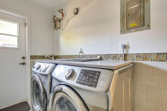 3530 NE 13th Ave, Oakland Park, FL 33334