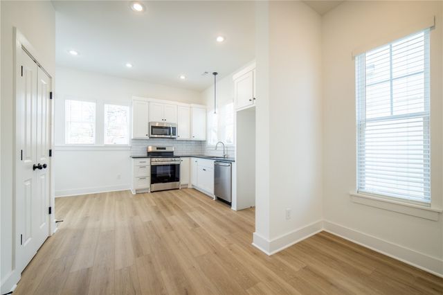 610 W Price Avenue B, Springdale, AR 72764