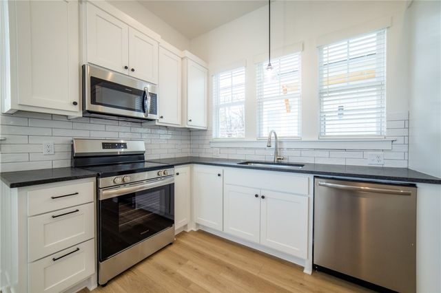 610 W Price Avenue B, Springdale, AR 72764