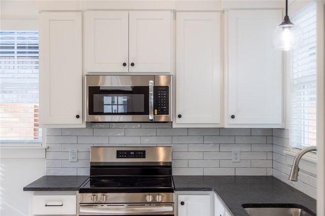 610 W Price Avenue B, Springdale, AR 72764