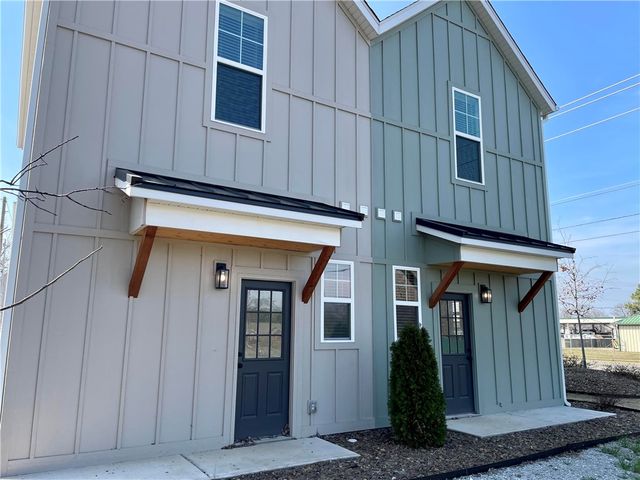 610 W Price Avenue B, Springdale, AR 72764