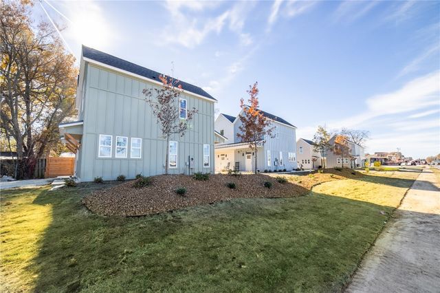 610 W Price Avenue B, Springdale, AR 72764