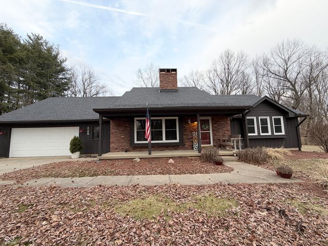 825 W Krislynn Woods Avenue, West Terre Haute, IN 47885