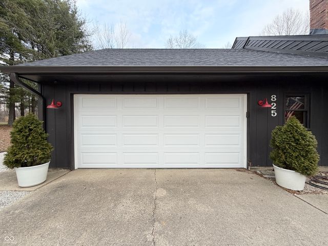 825 W Krislynn Woods Avenue, West Terre Haute, IN 47885