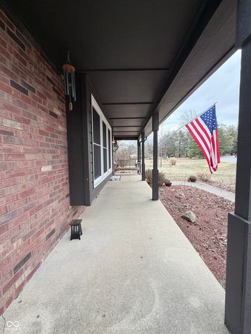 825 W Krislynn Woods Avenue, West Terre Haute, IN 47885