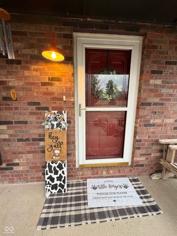 825 W Krislynn Woods Avenue, West Terre Haute, IN 47885