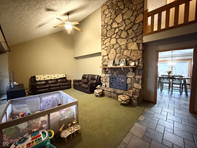 825 W Krislynn Woods Avenue, West Terre Haute, IN 47885