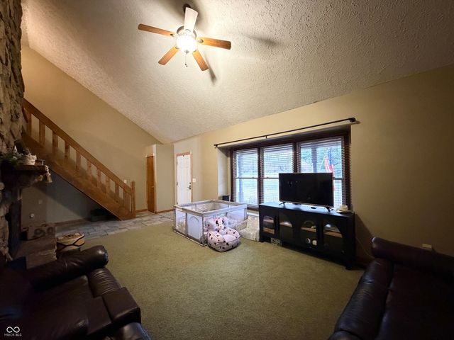 825 W Krislynn Woods Avenue, West Terre Haute, IN 47885