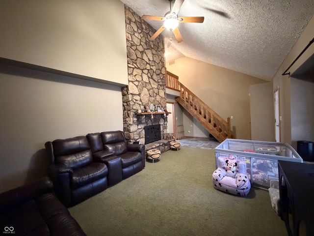 825 W Krislynn Woods Avenue, West Terre Haute, IN 47885