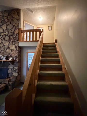 825 W Krislynn Woods Avenue, West Terre Haute, IN 47885