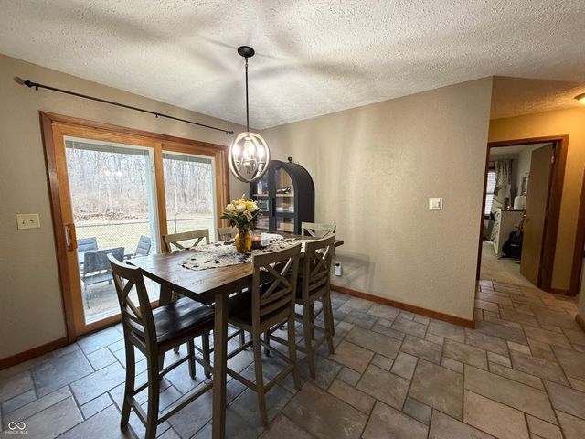 825 W Krislynn Woods Avenue, West Terre Haute, IN 47885