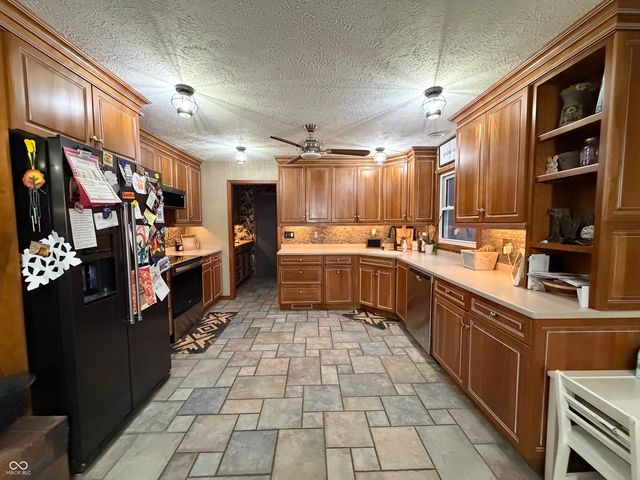 825 W Krislynn Woods Avenue, West Terre Haute, IN 47885