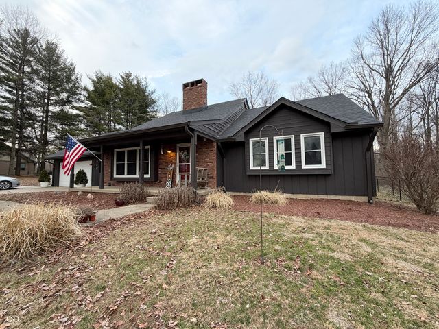 825 W Krislynn Woods Avenue, West Terre Haute, IN 47885