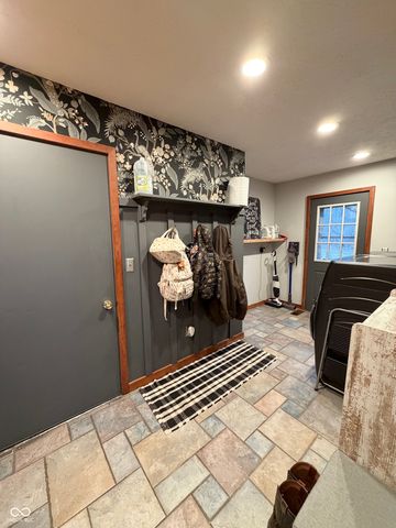 825 W Krislynn Woods Avenue, West Terre Haute, IN 47885