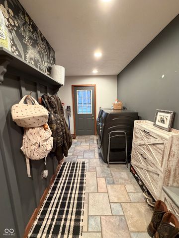 825 W Krislynn Woods Avenue, West Terre Haute, IN 47885