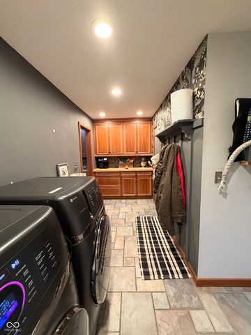 825 W Krislynn Woods Avenue, West Terre Haute, IN 47885