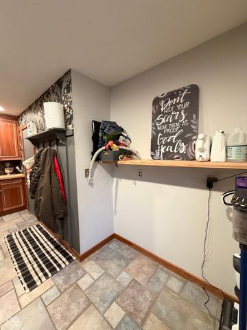 825 W Krislynn Woods Avenue, West Terre Haute, IN 47885