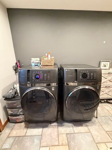 825 W Krislynn Woods Avenue, West Terre Haute, IN 47885