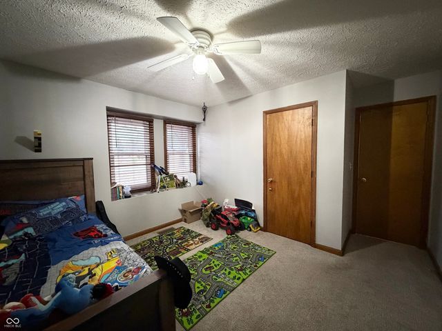 825 W Krislynn Woods Avenue, West Terre Haute, IN 47885