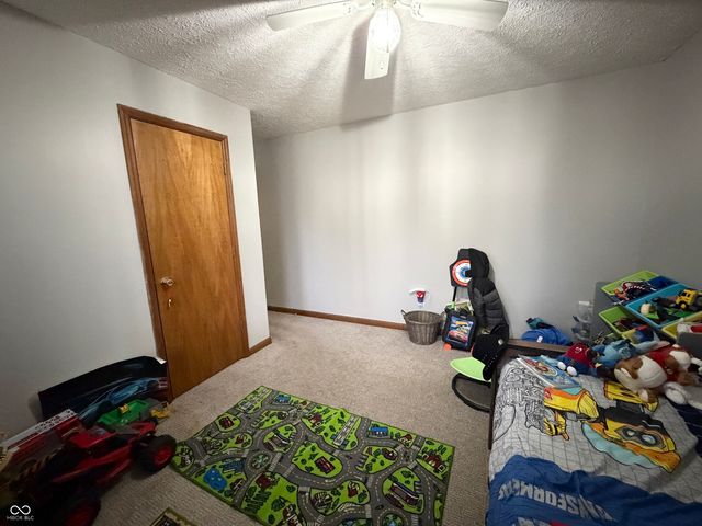 825 W Krislynn Woods Avenue, West Terre Haute, IN 47885