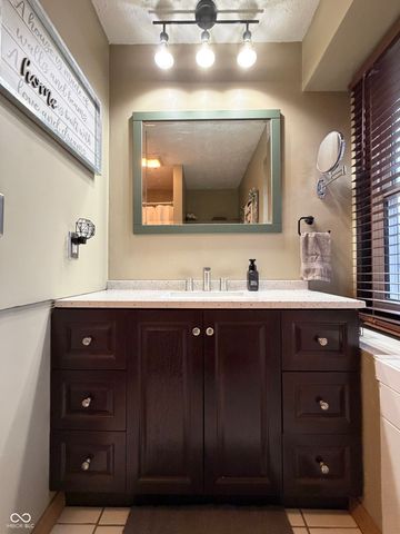 825 W Krislynn Woods Avenue, West Terre Haute, IN 47885