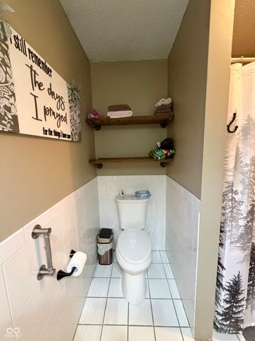 825 W Krislynn Woods Avenue, West Terre Haute, IN 47885