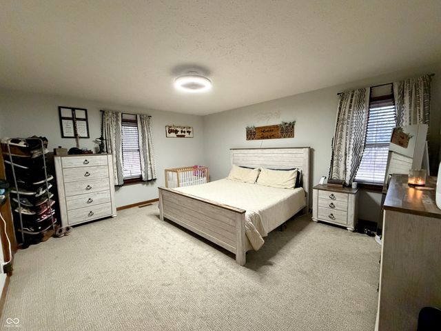 825 W Krislynn Woods Avenue, West Terre Haute, IN 47885