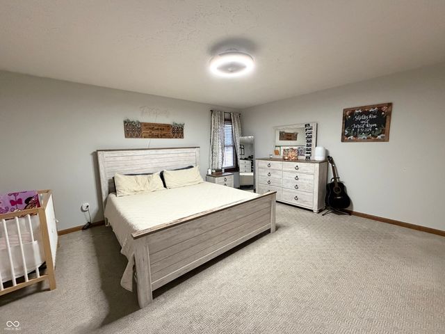 825 W Krislynn Woods Avenue, West Terre Haute, IN 47885