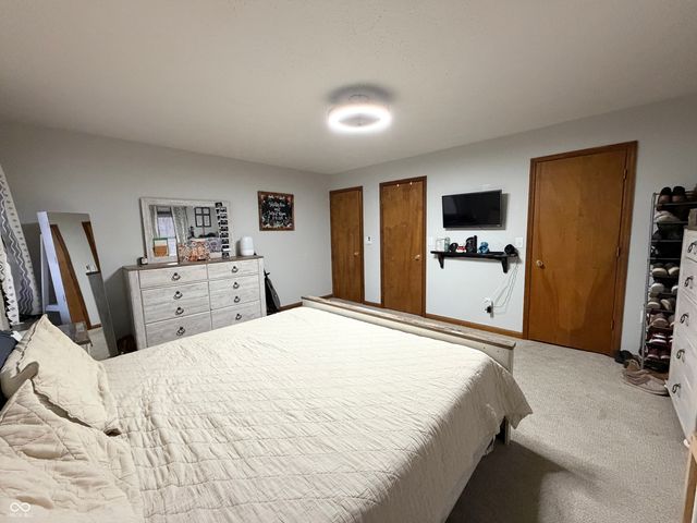 825 W Krislynn Woods Avenue, West Terre Haute, IN 47885