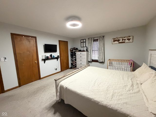 825 W Krislynn Woods Avenue, West Terre Haute, IN 47885