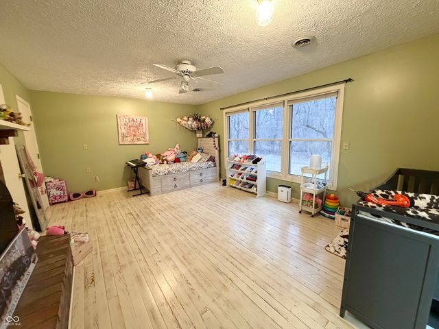 825 W Krislynn Woods Avenue, West Terre Haute, IN 47885