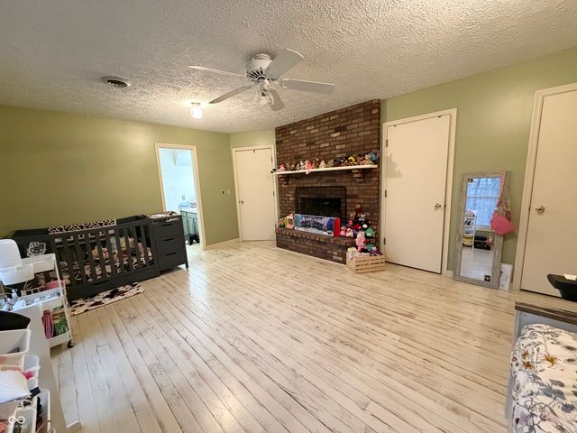 825 W Krislynn Woods Avenue, West Terre Haute, IN 47885