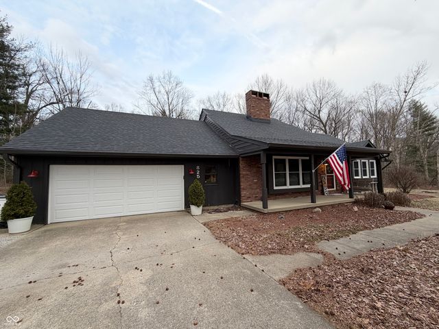 825 W Krislynn Woods Avenue, West Terre Haute, IN 47885