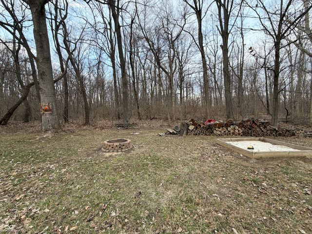 825 W Krislynn Woods Avenue, West Terre Haute, IN 47885