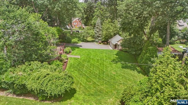 29 Hillcrest Road, Glen Ridge, NJ 07028