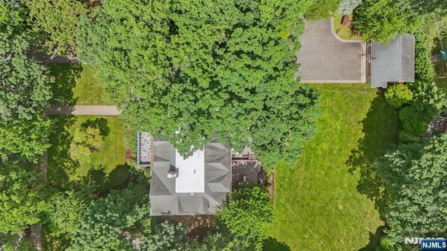 29 Hillcrest Road, Glen Ridge, NJ 07028