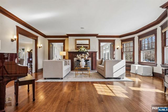 29 Hillcrest Road, Glen Ridge, NJ 07028
