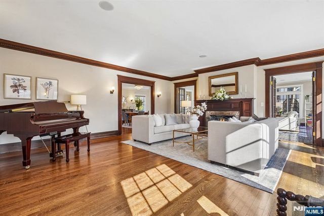 29 Hillcrest Road, Glen Ridge, NJ 07028