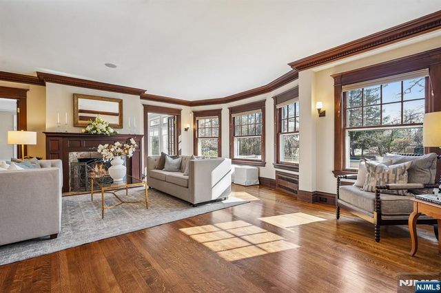 29 Hillcrest Road, Glen Ridge, NJ 07028