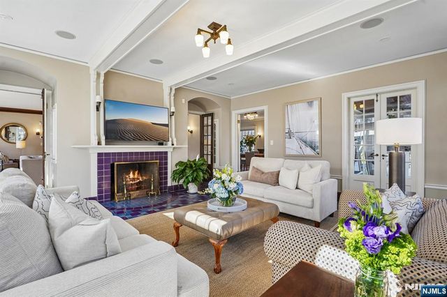 29 Hillcrest Road, Glen Ridge, NJ 07028