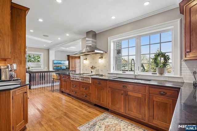 29 Hillcrest Road, Glen Ridge, NJ 07028