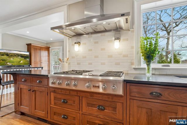 29 Hillcrest Road, Glen Ridge, NJ 07028