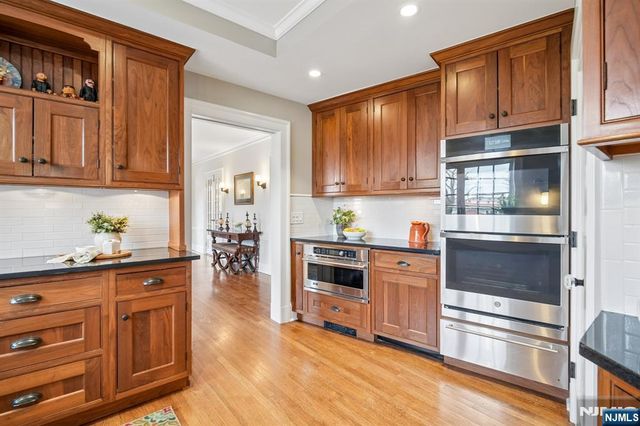 29 Hillcrest Road, Glen Ridge, NJ 07028